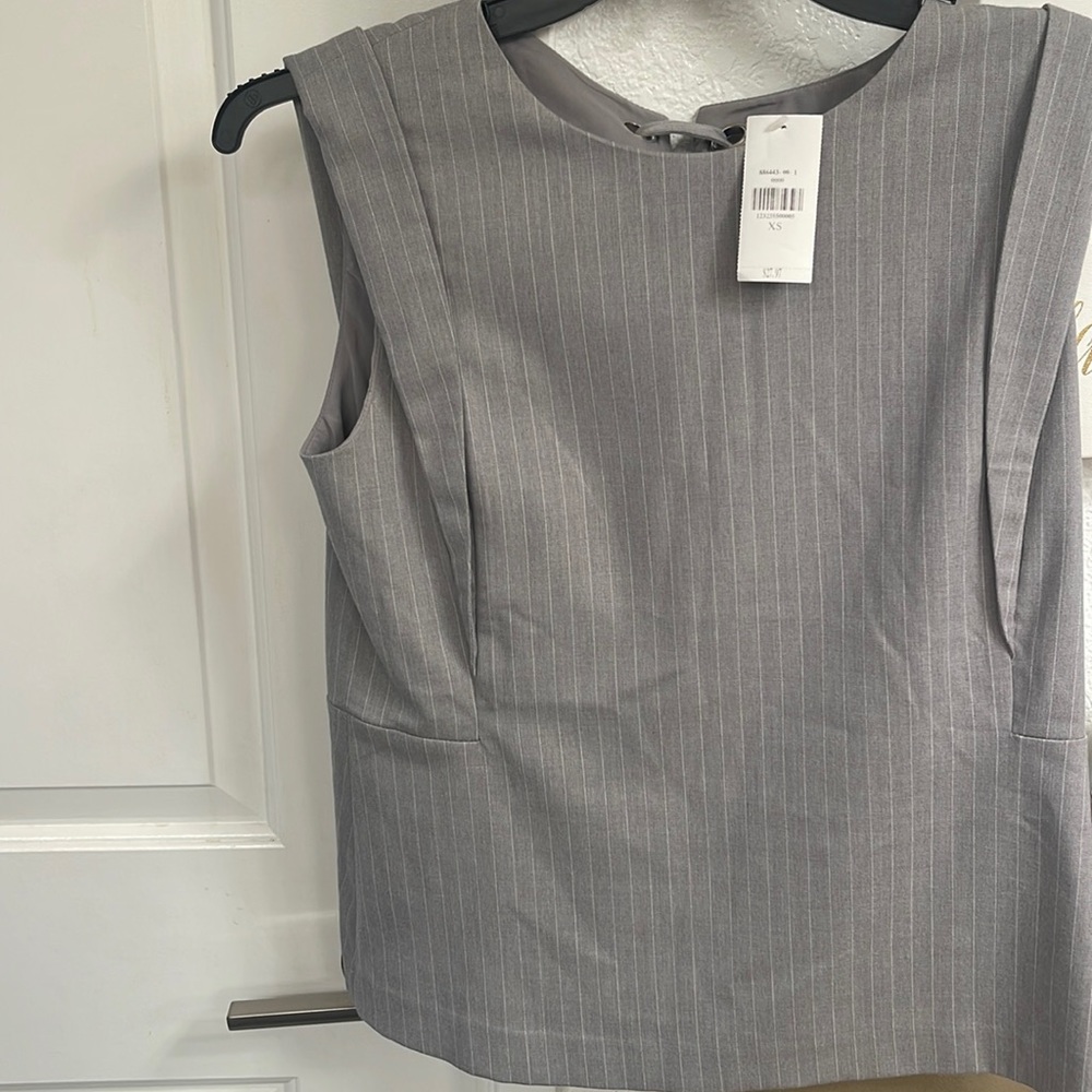 Gray Banana Republic top